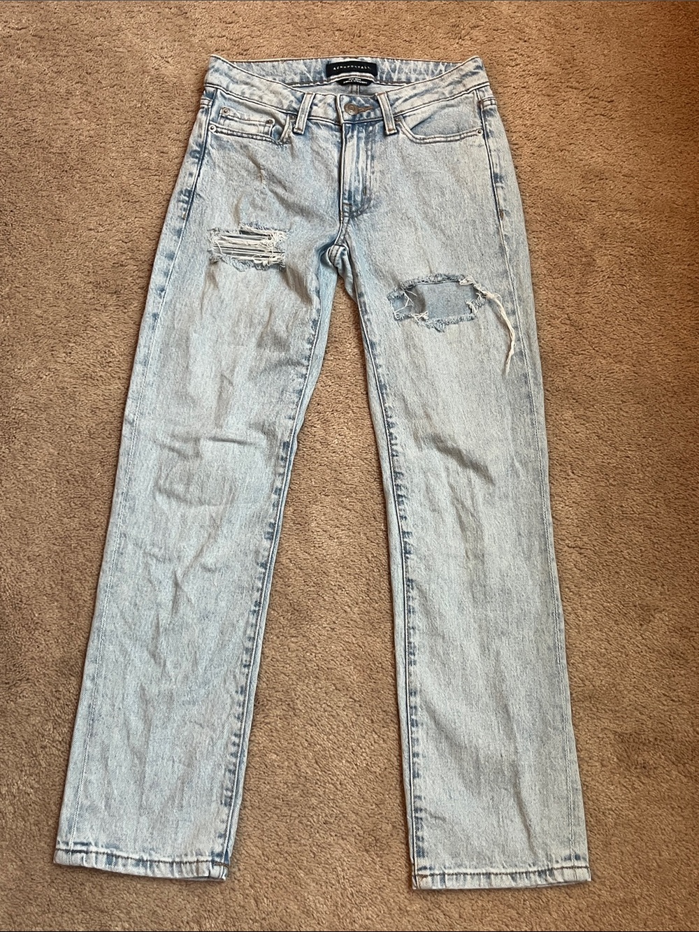 Aeropostale Women’s Light Wash Mid Rise Ankle Ripped Straight-Leg Jeans 00